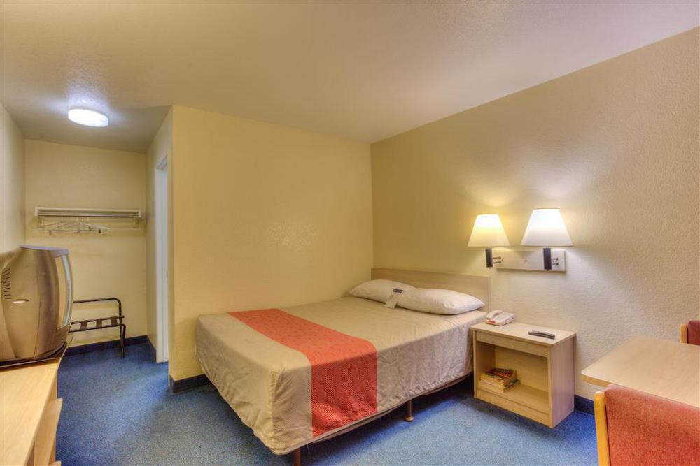 Motel 6-Portland, Or - Central Room photo